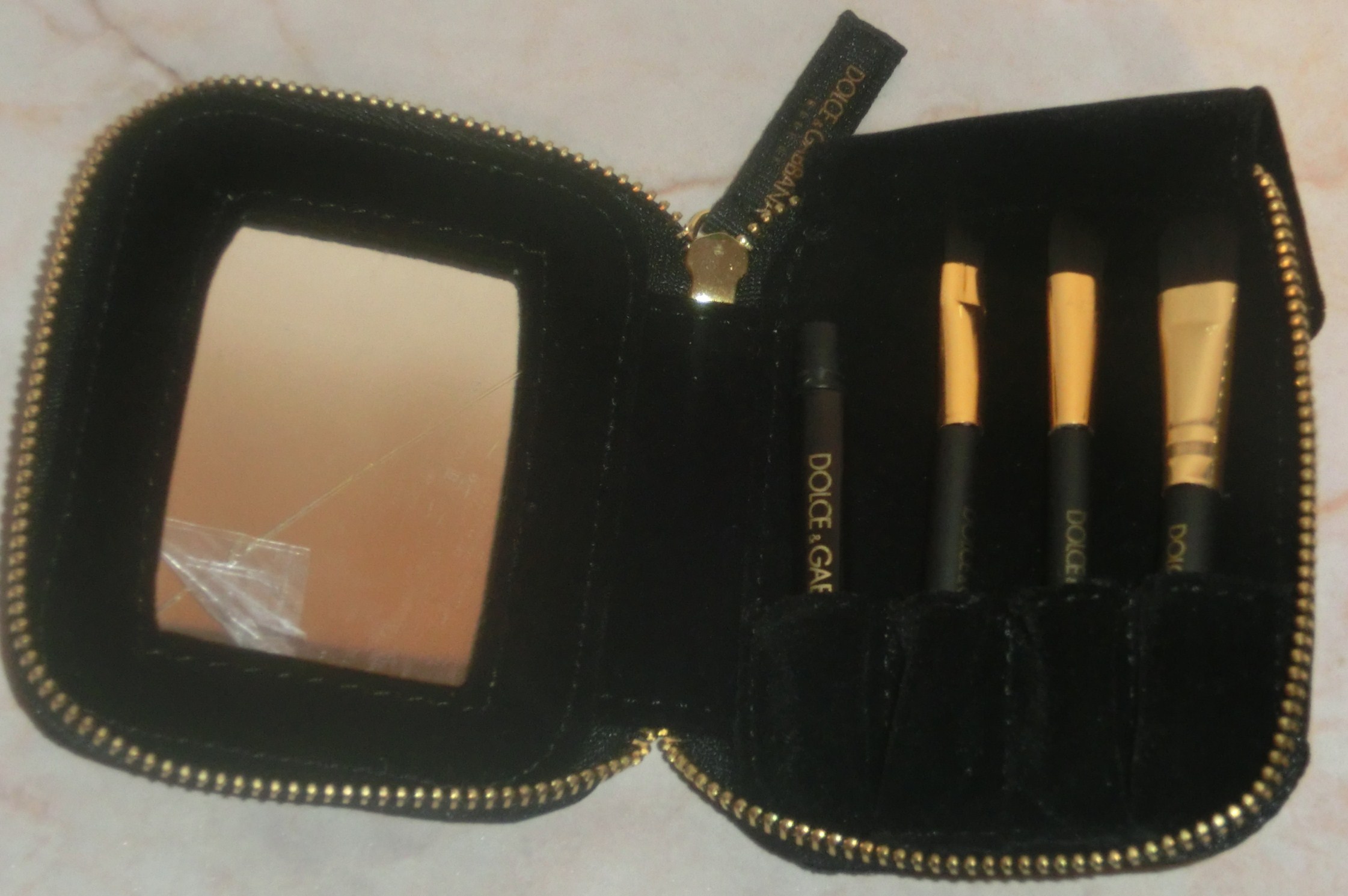 набор кистей для макияжа D&G. Наборы косметики... элитка