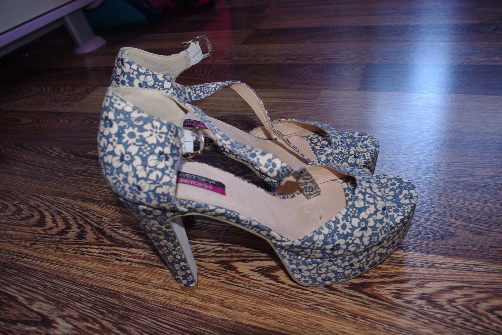 Светски босоножки в цветочек-38-800. ЗАБРАЛИ