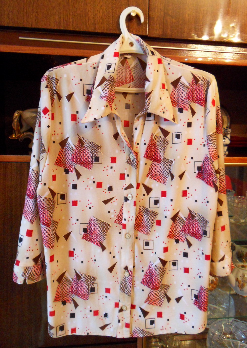 Ширина по груди 57см, рукав 3/4. Отдам женское размер 58-60