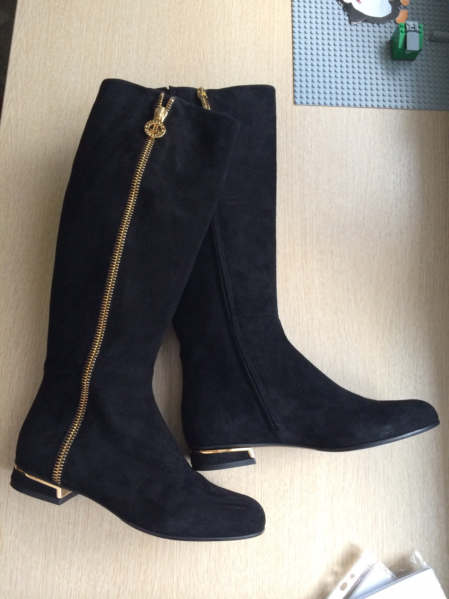 пристроено