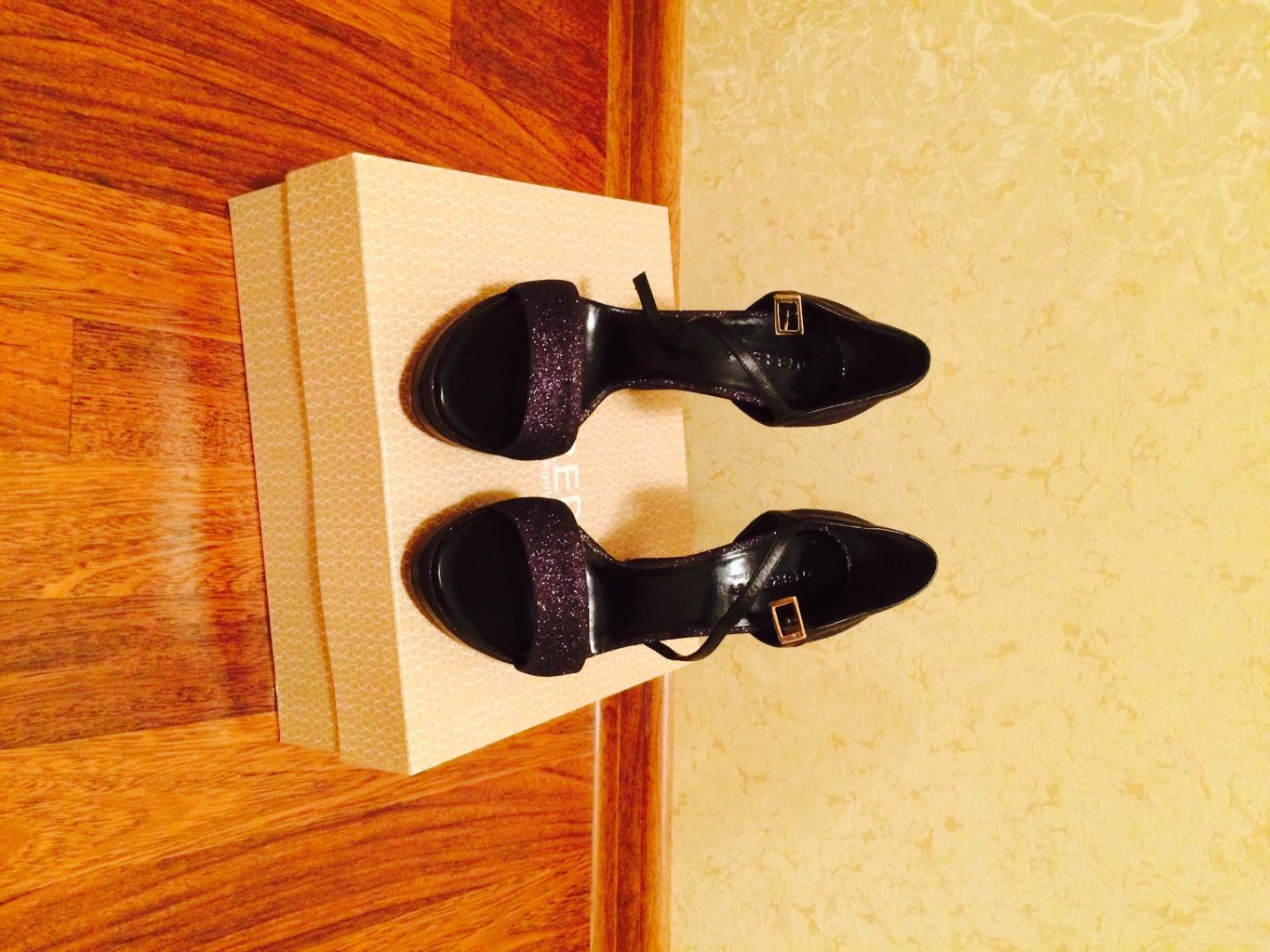 Классные босоножки Ди. 