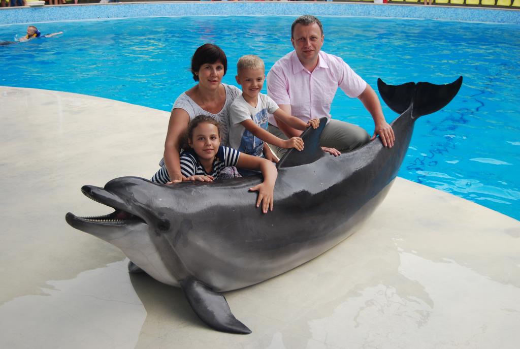 Наша семья в дельфинарии. 
