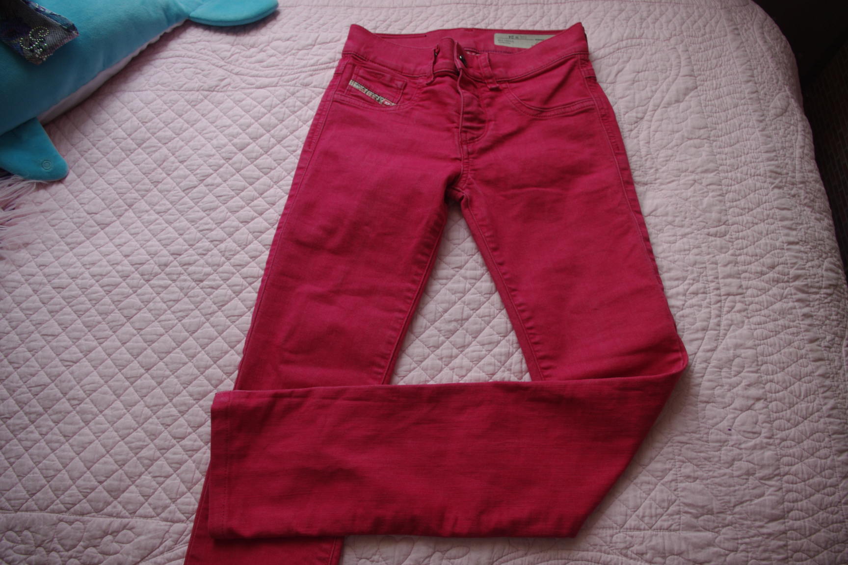 Дизель красные джинсы -140-600. ЗАБРАЛИ