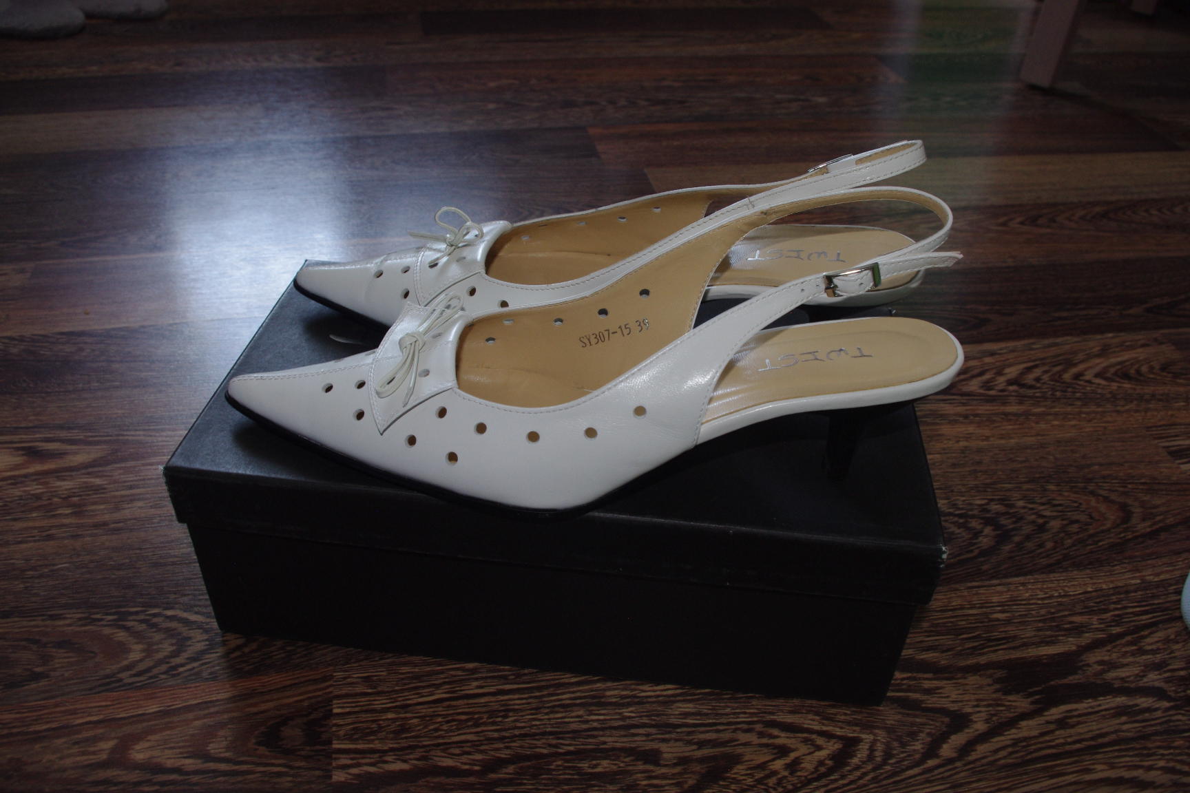 кожаные босоножки-39-600. ЗАБРАЛИ