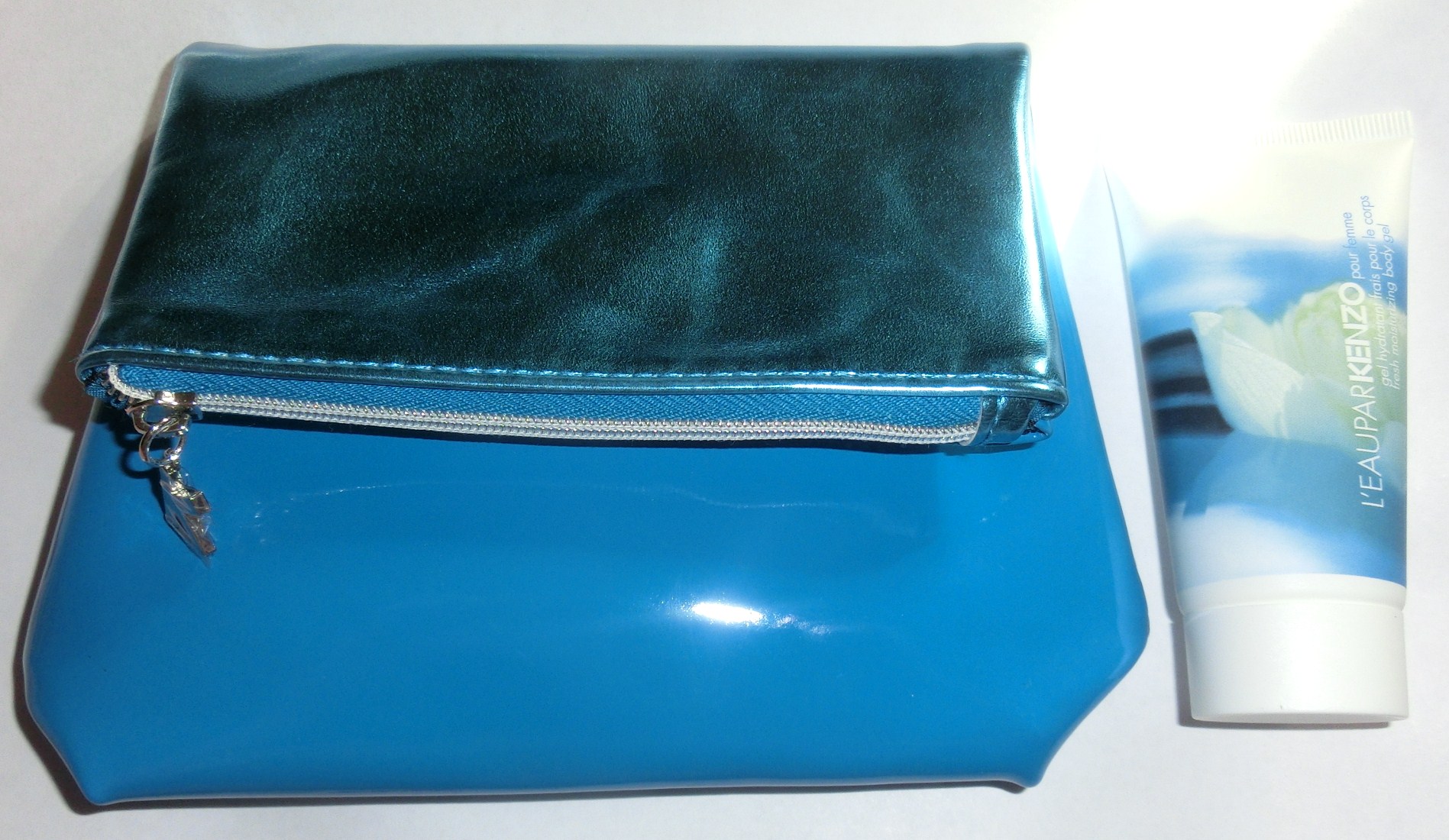 лосьон KENZO в шикарной косметичке. Мужские наборы...