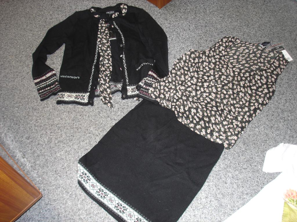 Продаю женское НОВОЕ-ЛЮБАЯ ВЕЩЬ со скидкой отдам