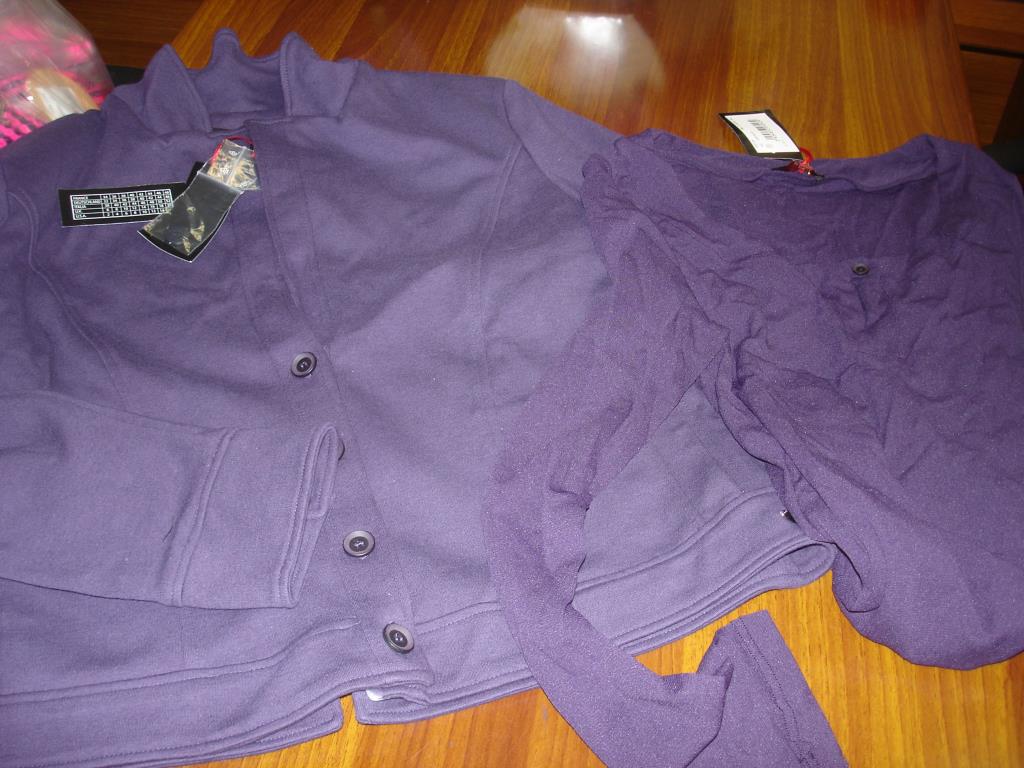 Продаю женское НОВОЕ-ЛЮБАЯ ВЕЩЬ со скидкой отдам