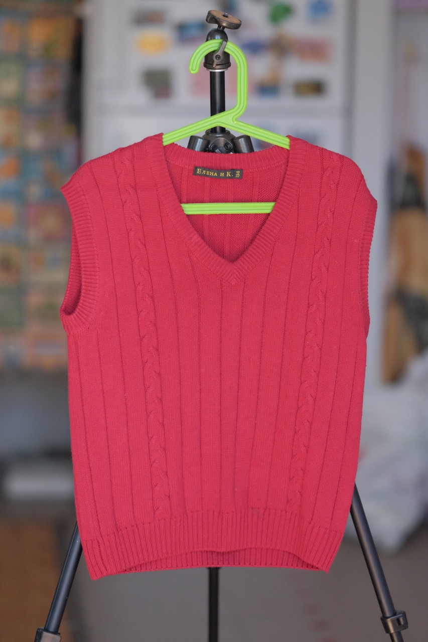 Жилет для школы рост 134  200 руб.. ПРИСТРОЕНО