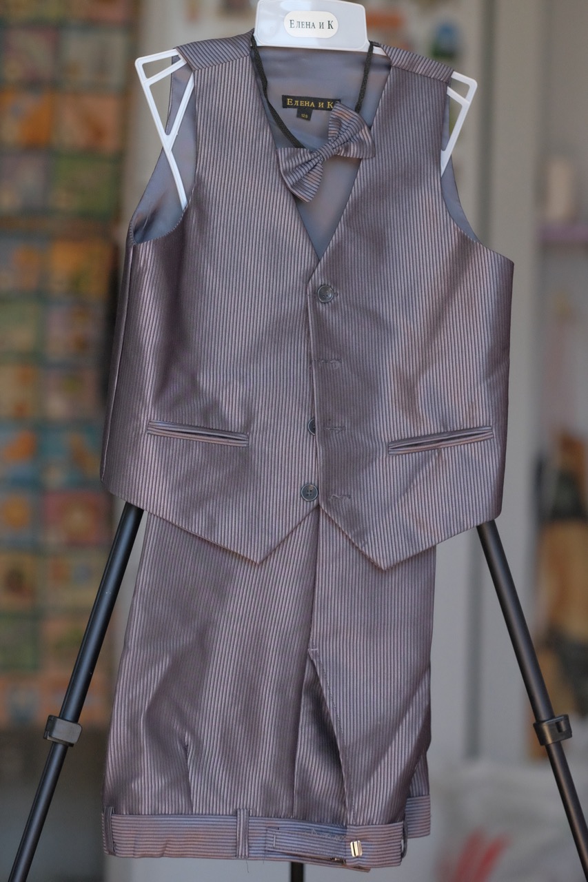 Комплект брюки+жилет+бабочка рост 128. 300 руб. . ПРИСТРОЕНО