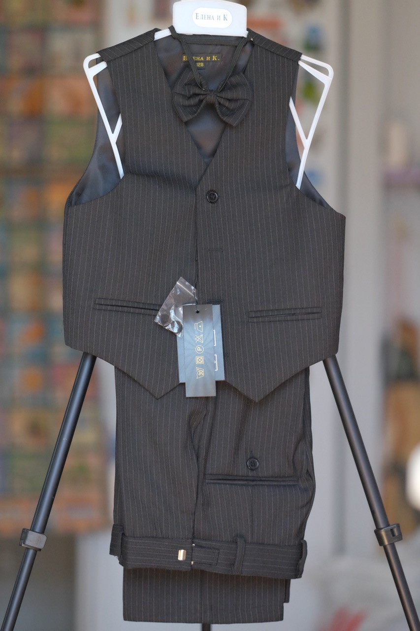 Комплект брюки+жилет+бабочка рост 128. 400 руб. . ПРИСТРОЕНО