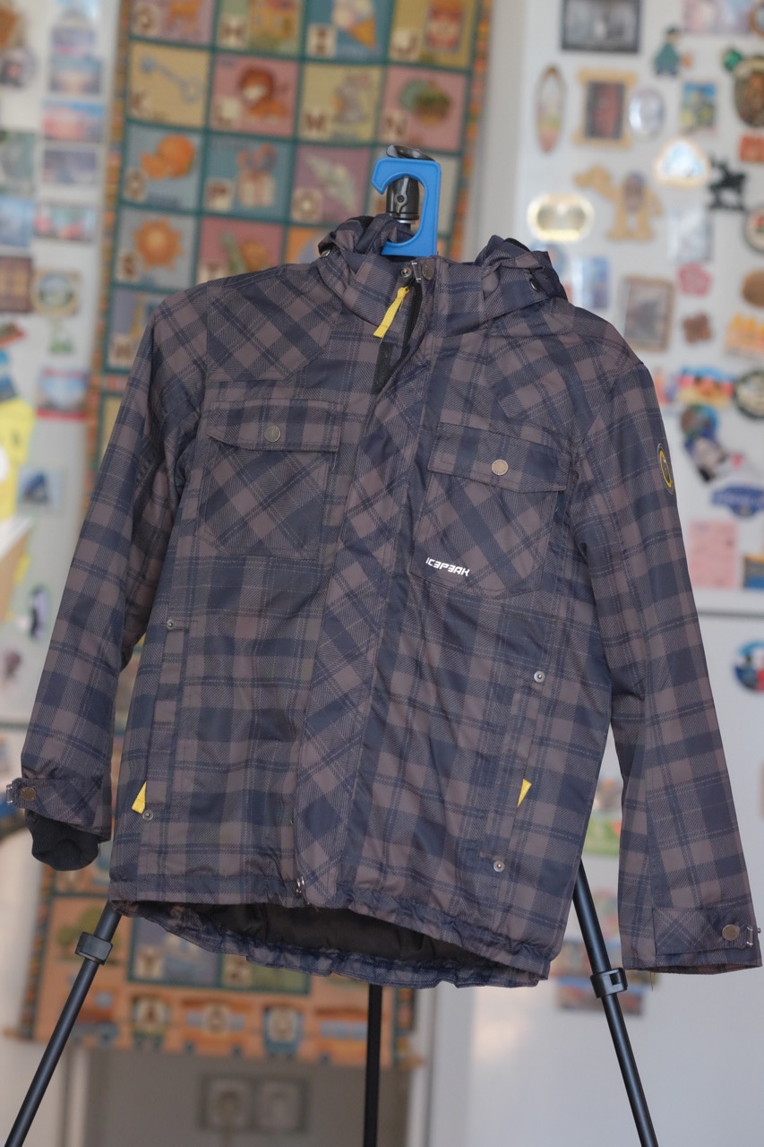 Куртка зимняя aisp* рост 140,  1000 руб.. ПРИСТРОЕНО