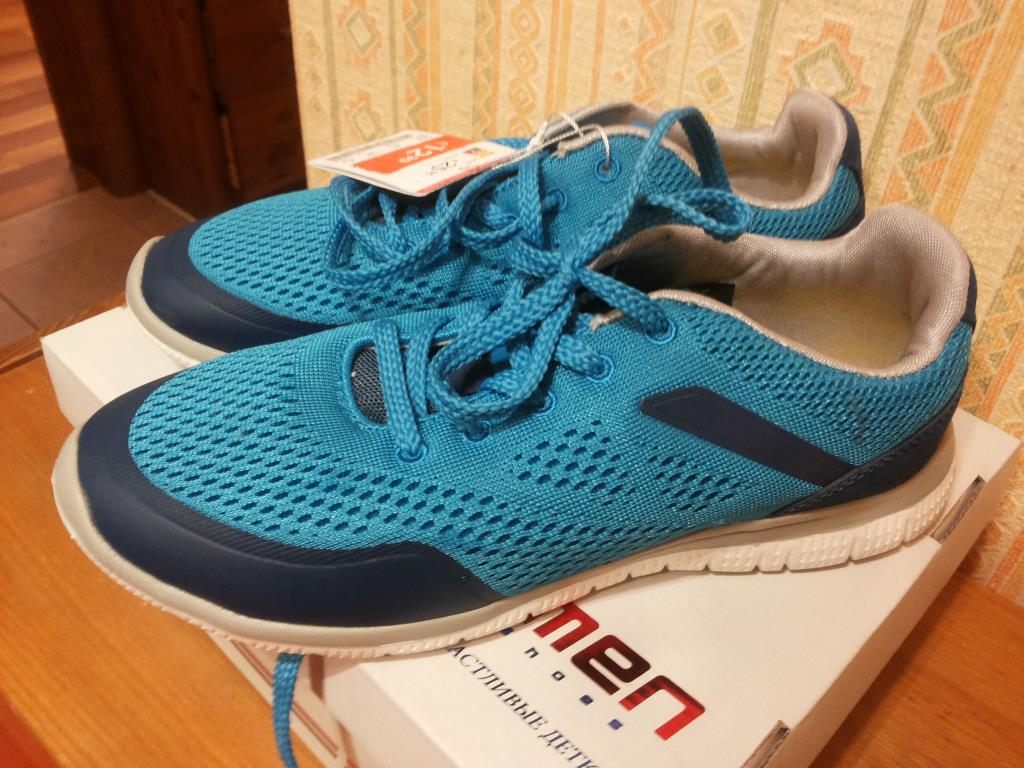 Новые кроссовки ZARA boy р. 37 . отложено