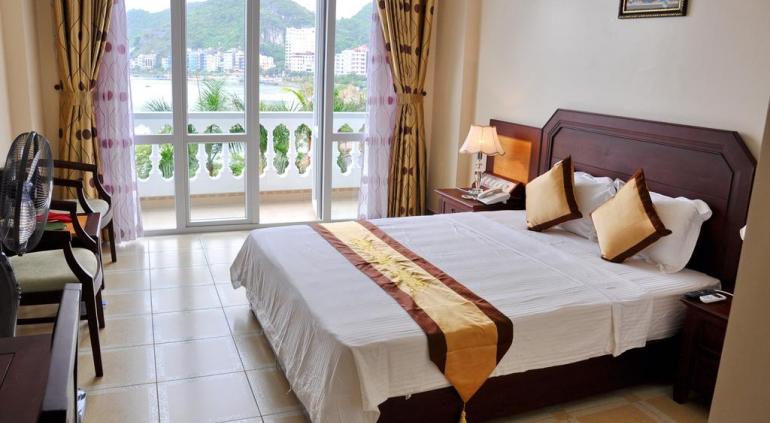 Hung Long Harbour Hotel. 