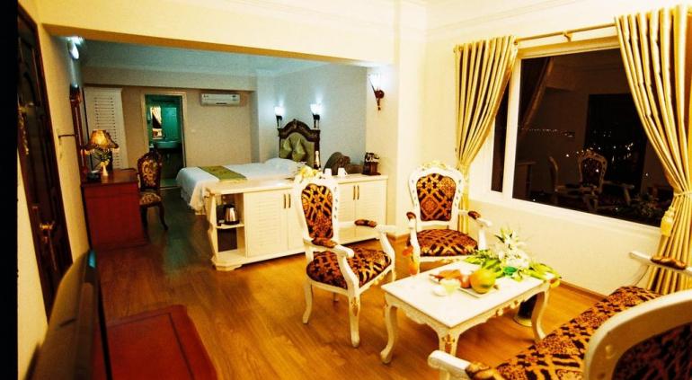 Classic Hoang Long Hotel. 