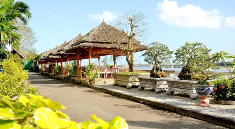 My Tra Riverside Hotel. 