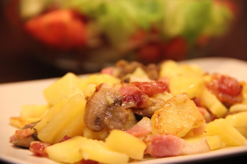 Картошка с грибами и копчёной грудинкой. Моя еда