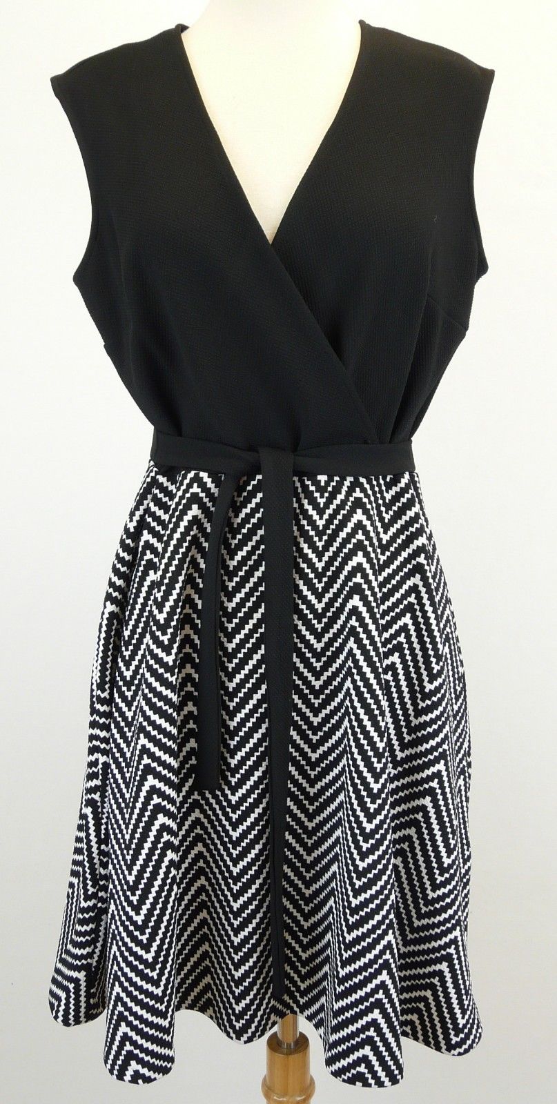 Платье Sandra Darren. Пристрой