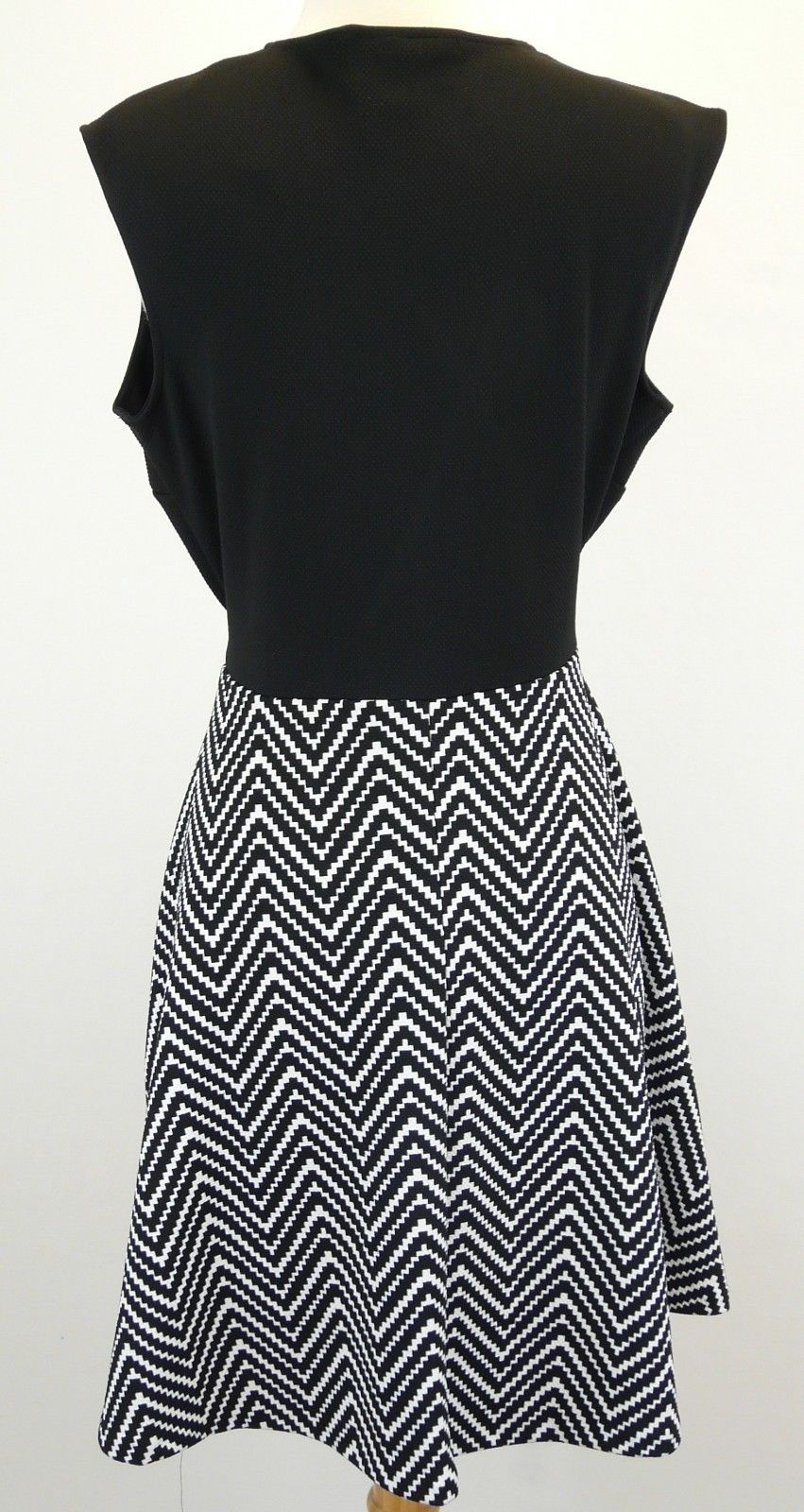 платье сзади. Пристрой