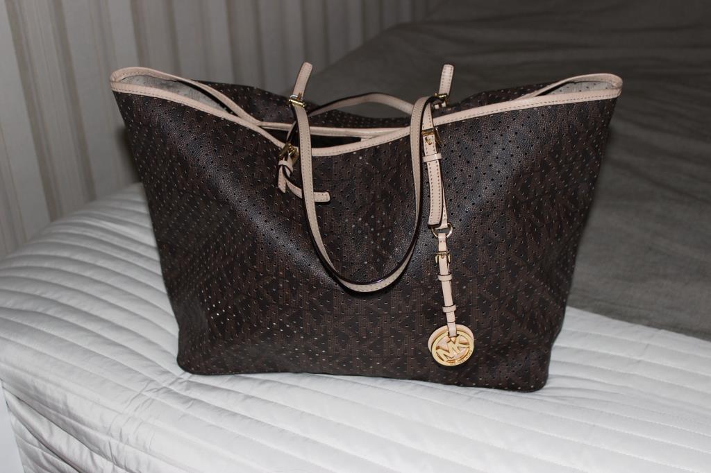 michael kors  . пристроено