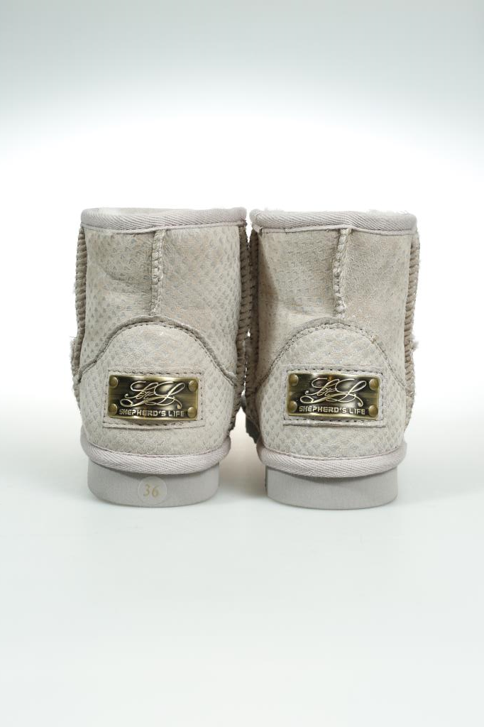 светло-серая змея1. 