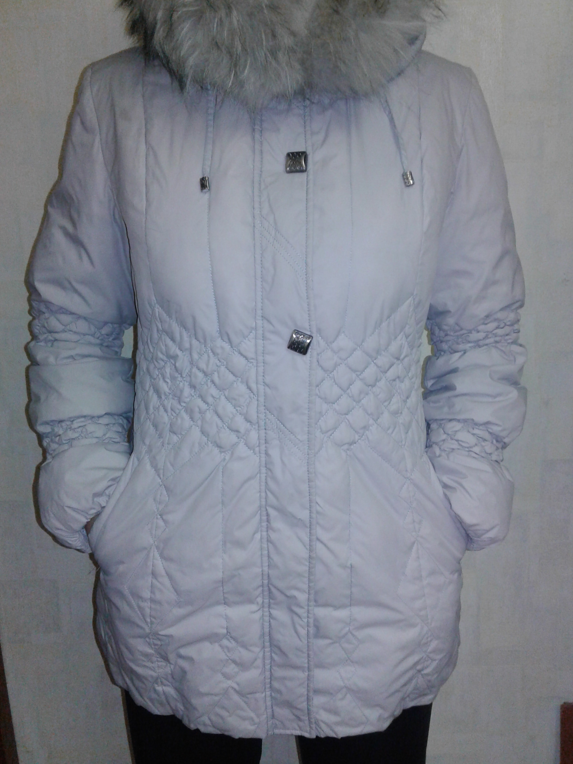 пуховик тонки с капюшоном (окантовка песец) 400 р.. Женское р.44-46