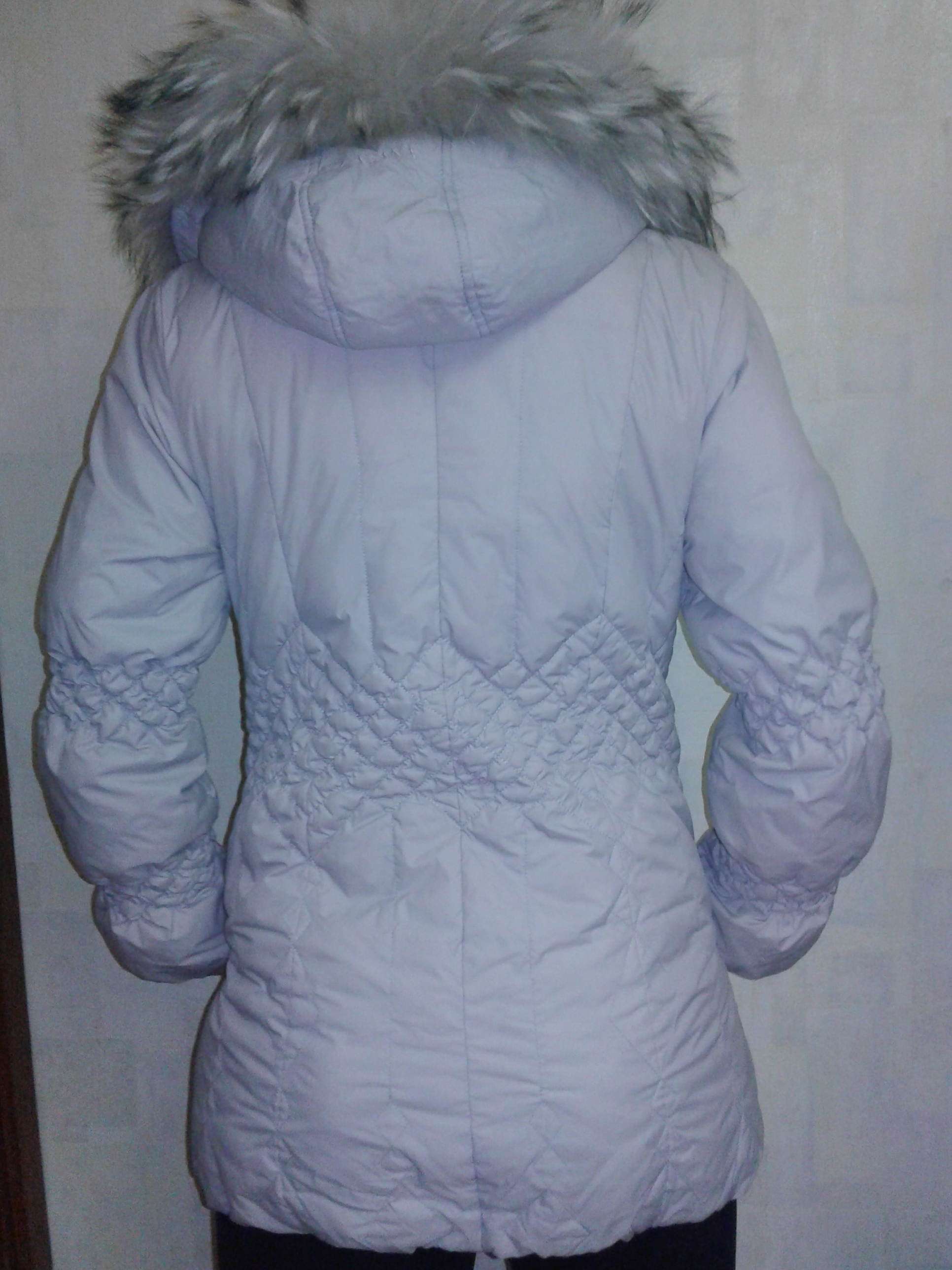 пуховик сзади. Женское р.44-46