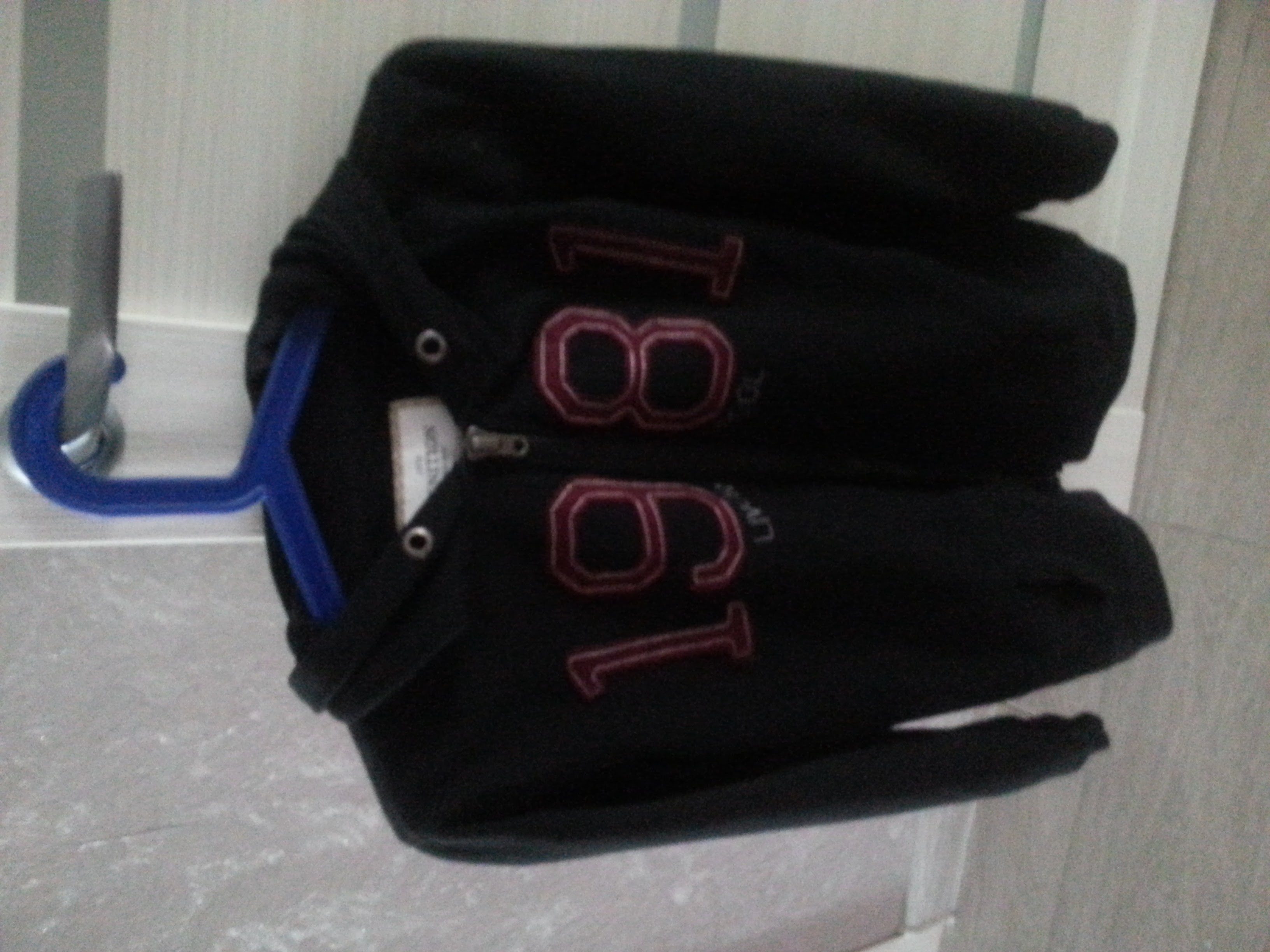 Толстовка на мальчика новая. вещи и обувь для подростка