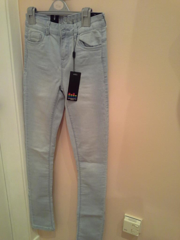 Джинсы голубые. Анюта