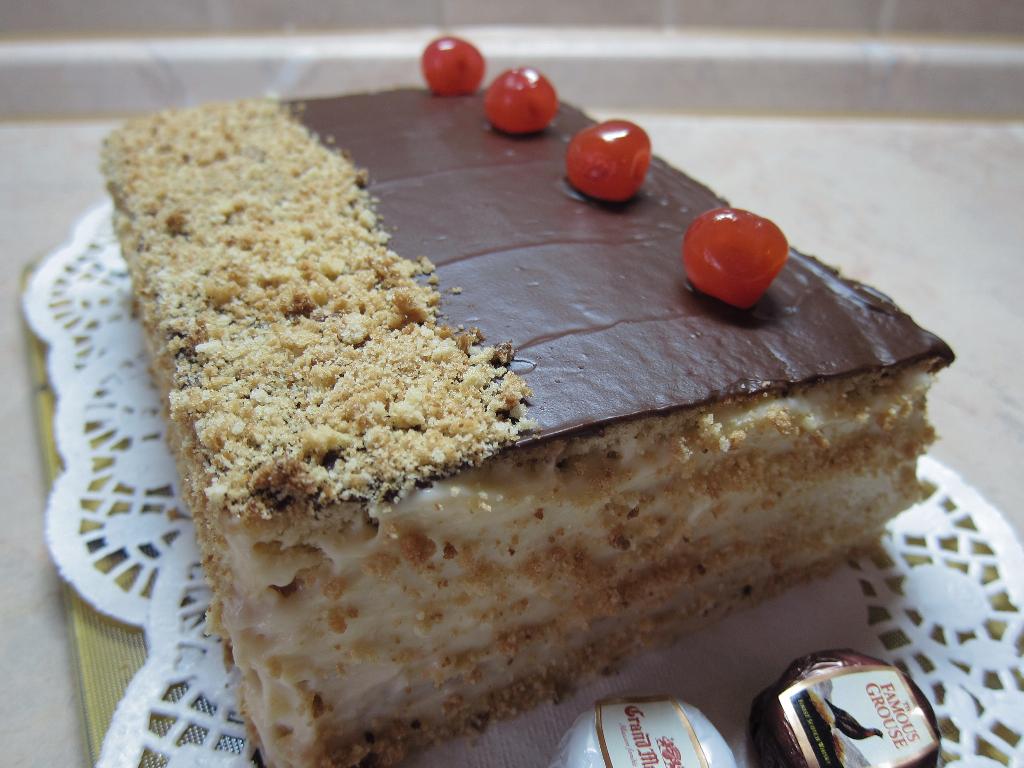 именинный торт . Вкусно