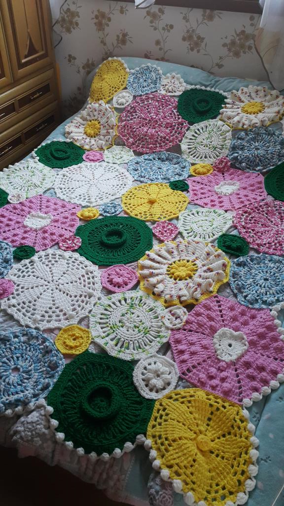 Пледы, покрывала, одеяла.