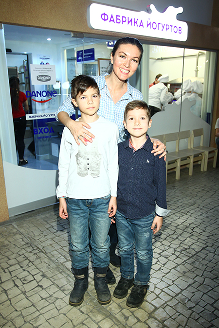 Юлия Такшина с детьми