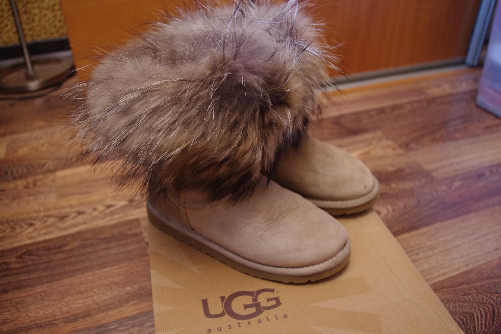 угги натуралка овчина с енотом-34-1200. ОБУВЬ ДЕТСКАЯ комиссионка