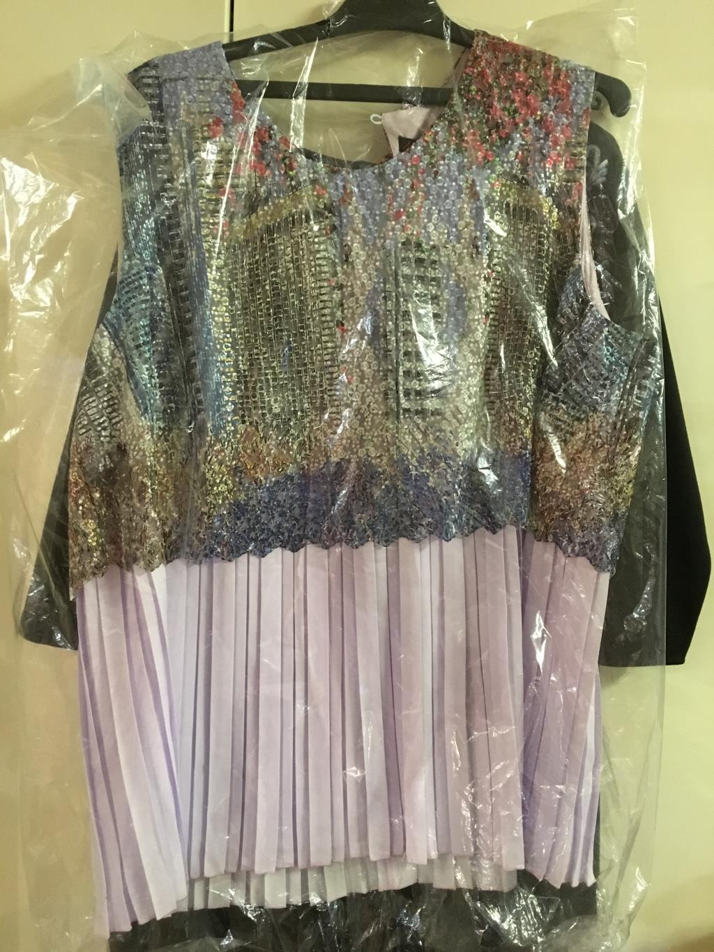 Продаю женское НОВОЕ-ЛЮБАЯ ВЕЩЬ со скидкой отдам