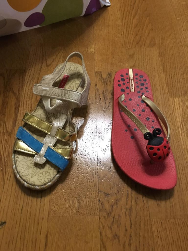 продам для девочки б/у мало совсем