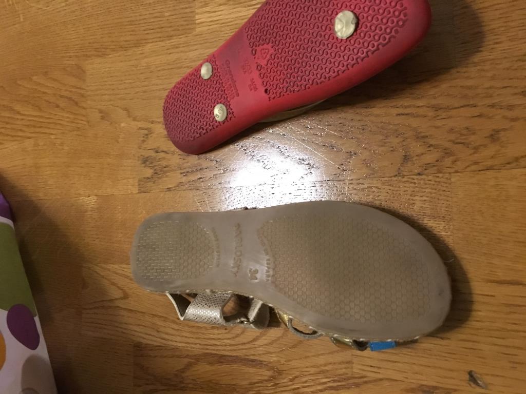 продам для девочки б/у мало совсем