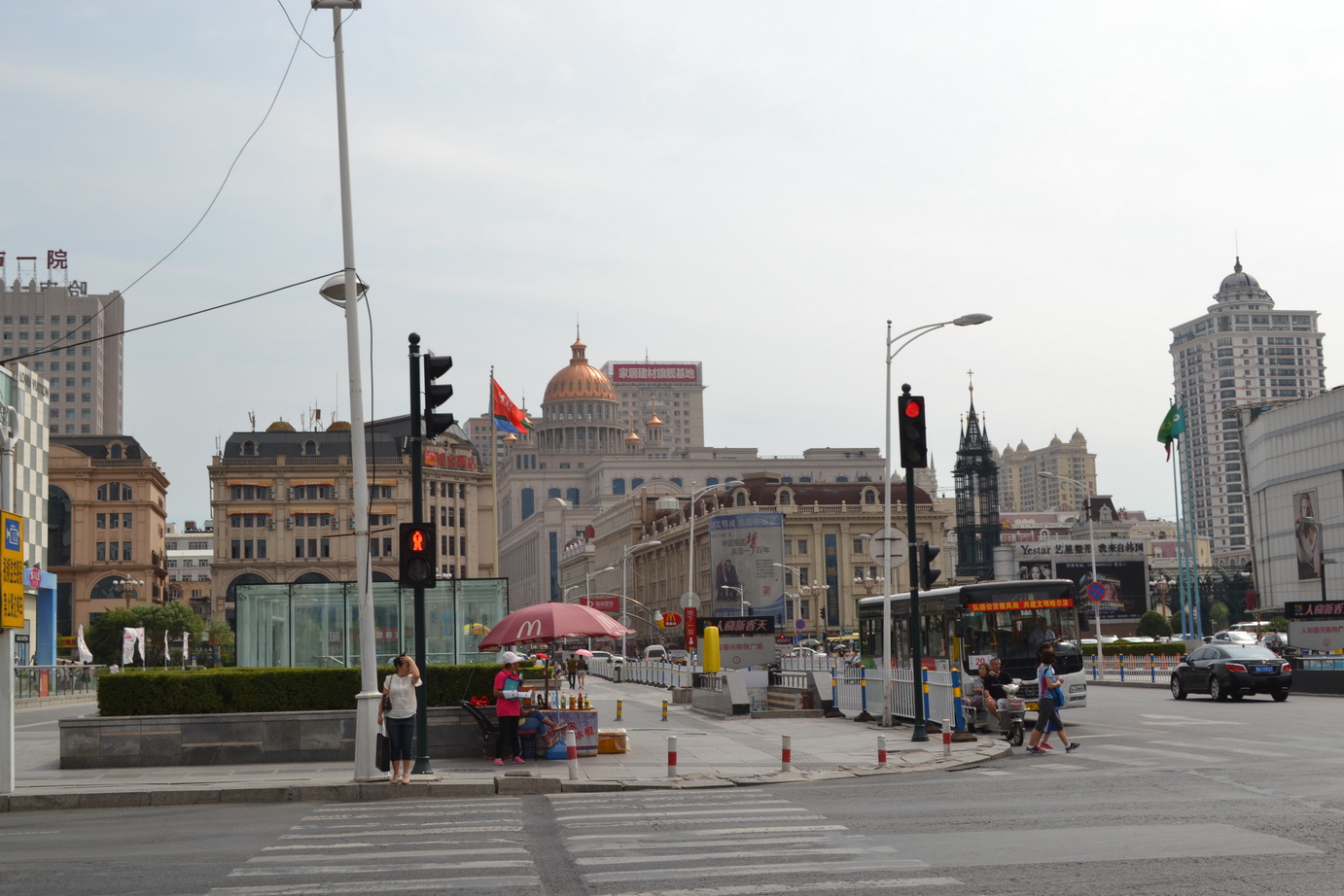 Харбин в июле. Центральная площадь Харбина. Харбин Арбат. Пешеходная улица в Харбине. Харбин улица Арбат.