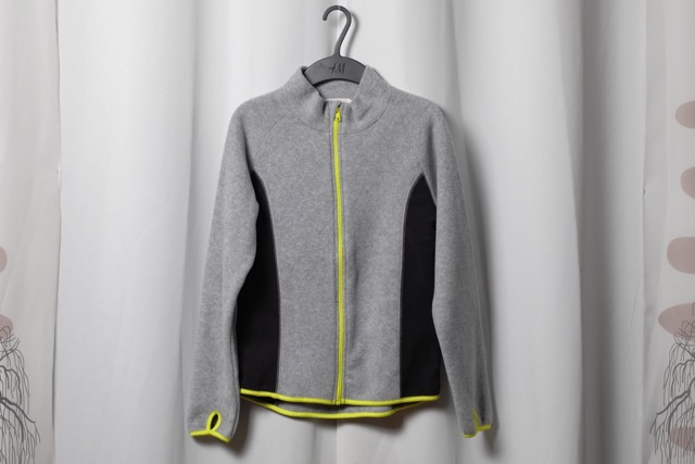 Серая флисовая кофта НМ на 8-10 лет 300 руб.. ПРИСТРОЕНО
