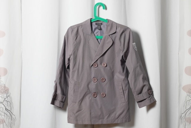 Плащ на мальчика одет 1 раз на 10 лет. 500 руб.. ПРИСТРОЕНО