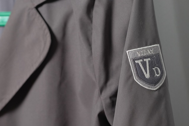 Плащ на мальчика одет 1 раз на 10 лет. 500 руб.. ПРИСТРОЕНО