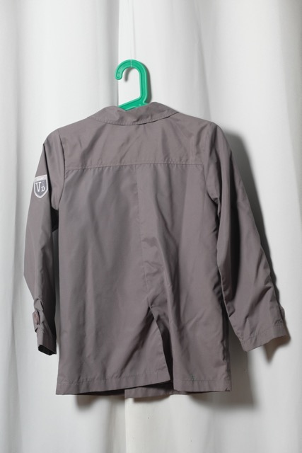 Плащ на мальчика одет 1 раз на 10 лет. 500 руб.. ПРИСТРОЕНО