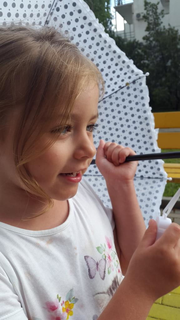 на прогулке. 