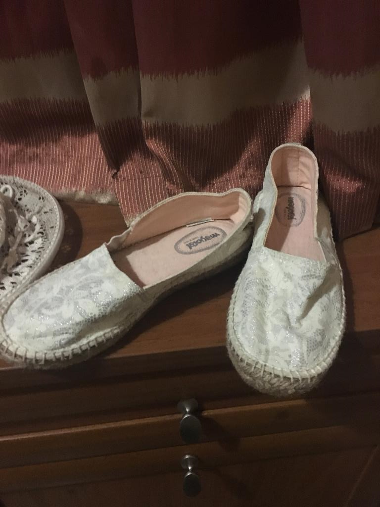 продам для девочки б/у мало совсем