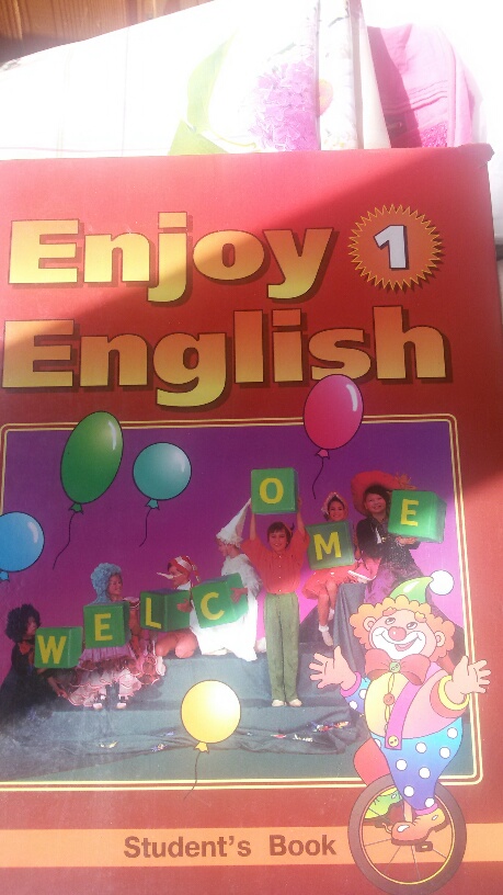 Энджой инглиш , кое-где карандашом заполнена. ШКОЛА ( ОДЕЖДА, УЧЕБНИКИ)