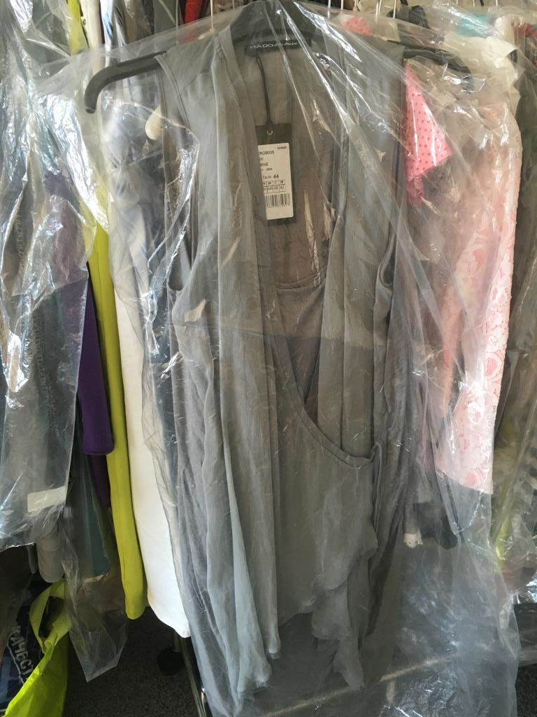 Продаю женское НОВОЕ-ЛЮБАЯ ВЕЩЬ со скидкой отдам