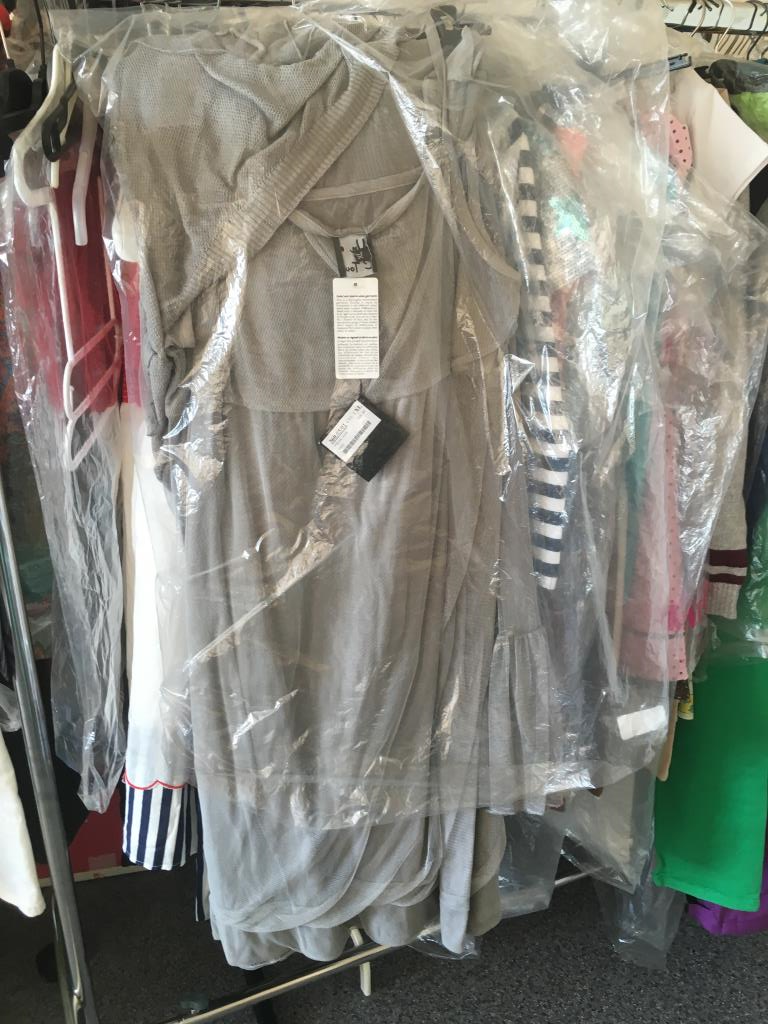 Продаю женское НОВОЕ-ЛЮБАЯ ВЕЩЬ со скидкой отдам