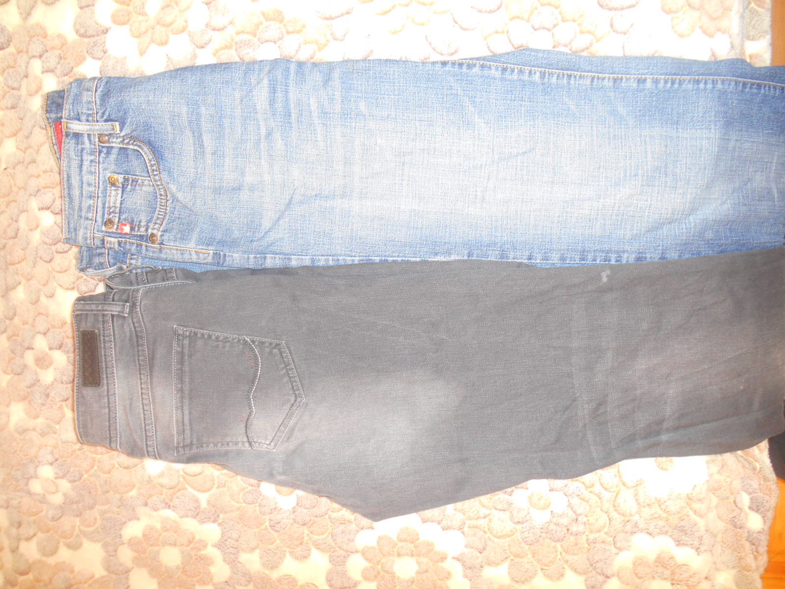 2 пары джинс р.46 по 200 р.за пару. Женское р.44-46