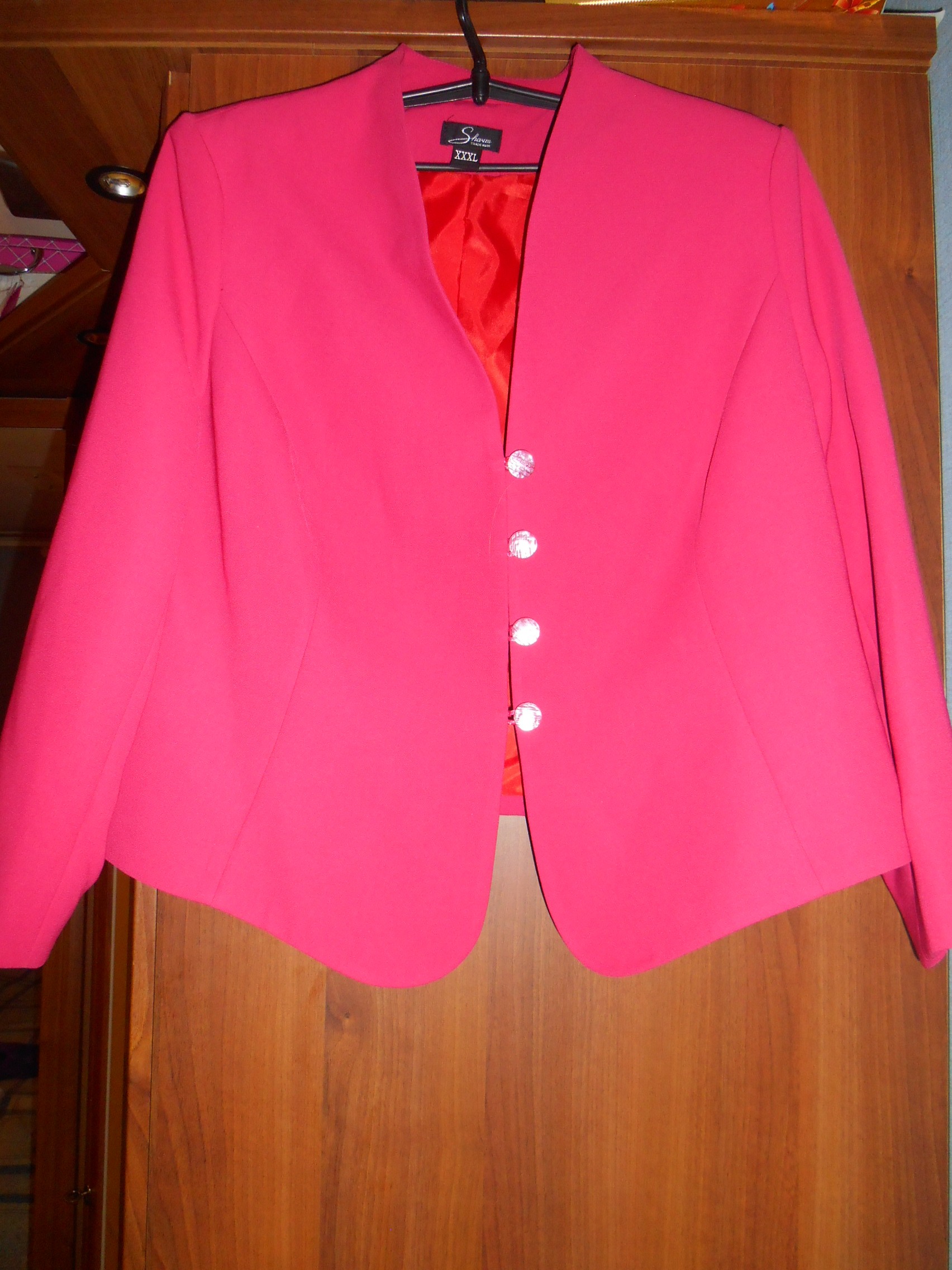 Пиджак новый  р.50 450р.. Женское р.44-46