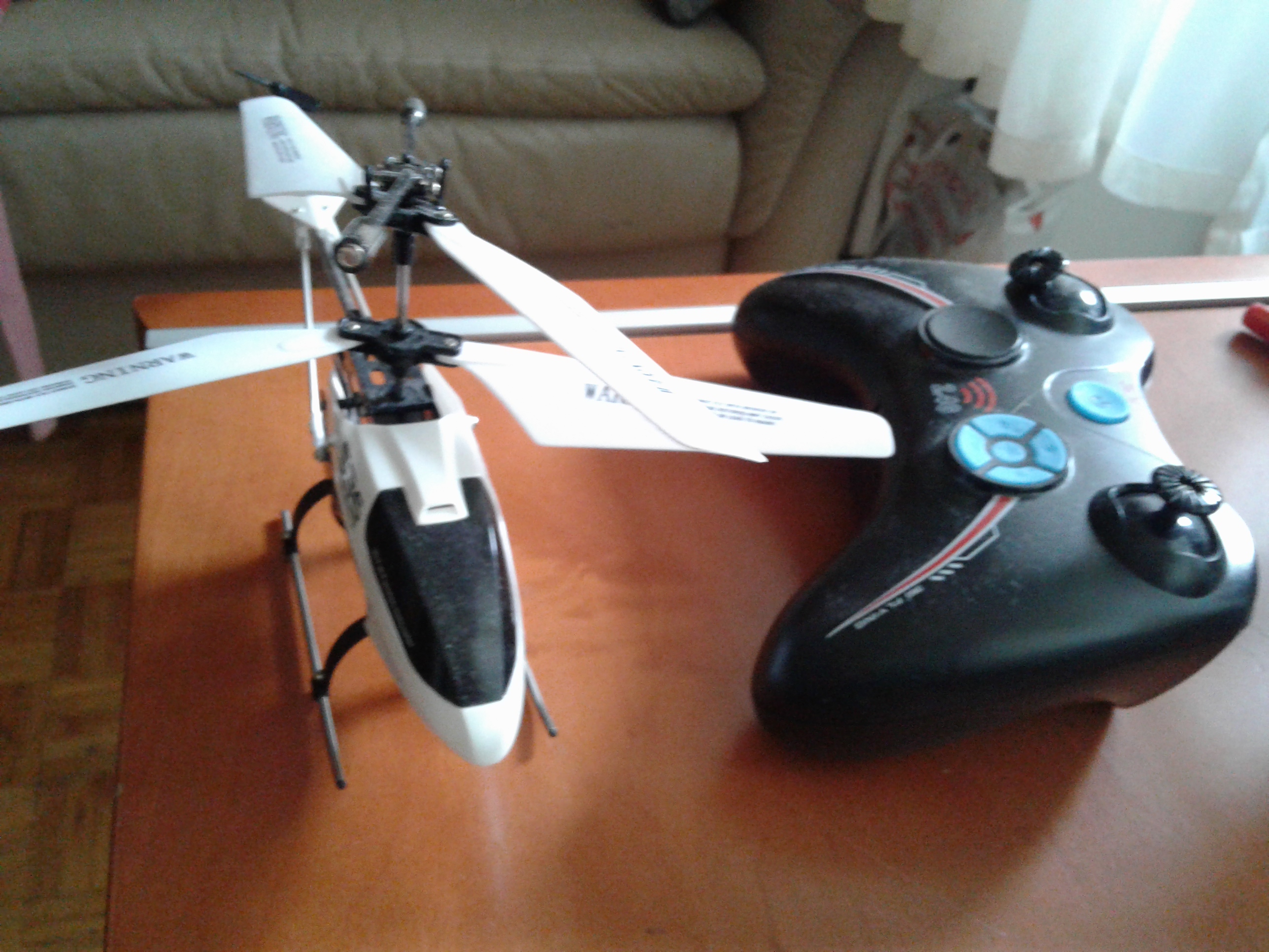 Вертолет на ПУ. Игрушки