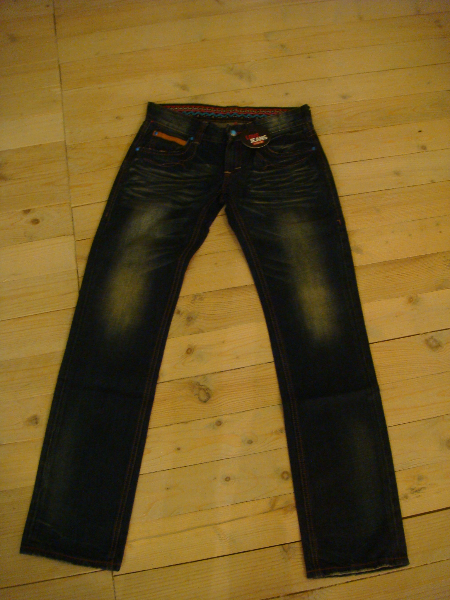 Джинсы 3000 руб размеры 27,29,30. 