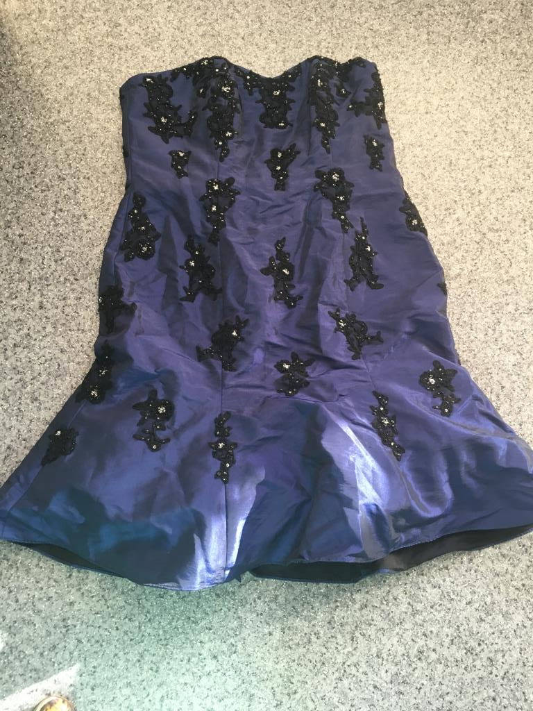 Продаю женское НОВОЕ-ЛЮБАЯ ВЕЩЬ со скидкой отдам